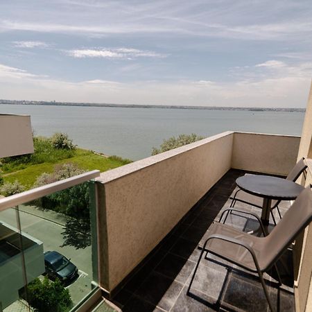 Moonlight Lake View Mamaia Apartment Exterior foto